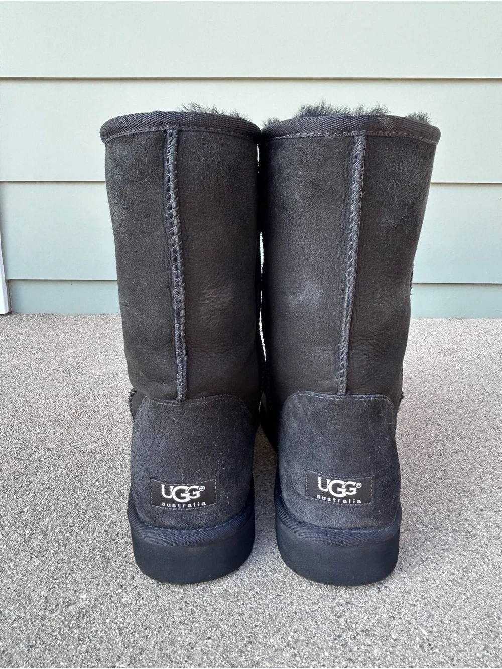 $195~UGG~Men’s Black Suede Classic Short Sheepskin Lined Ugg Boots~12/12.5